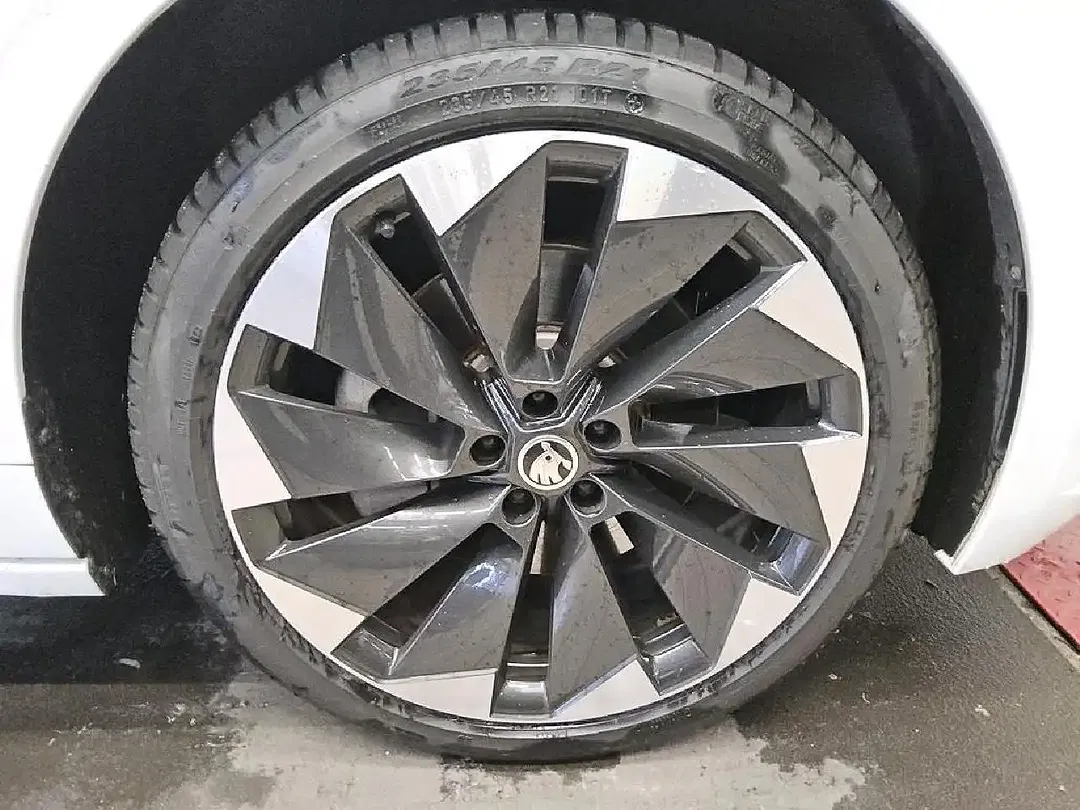 Skoda Enyaq 80 Sportline - Thumbnail 10