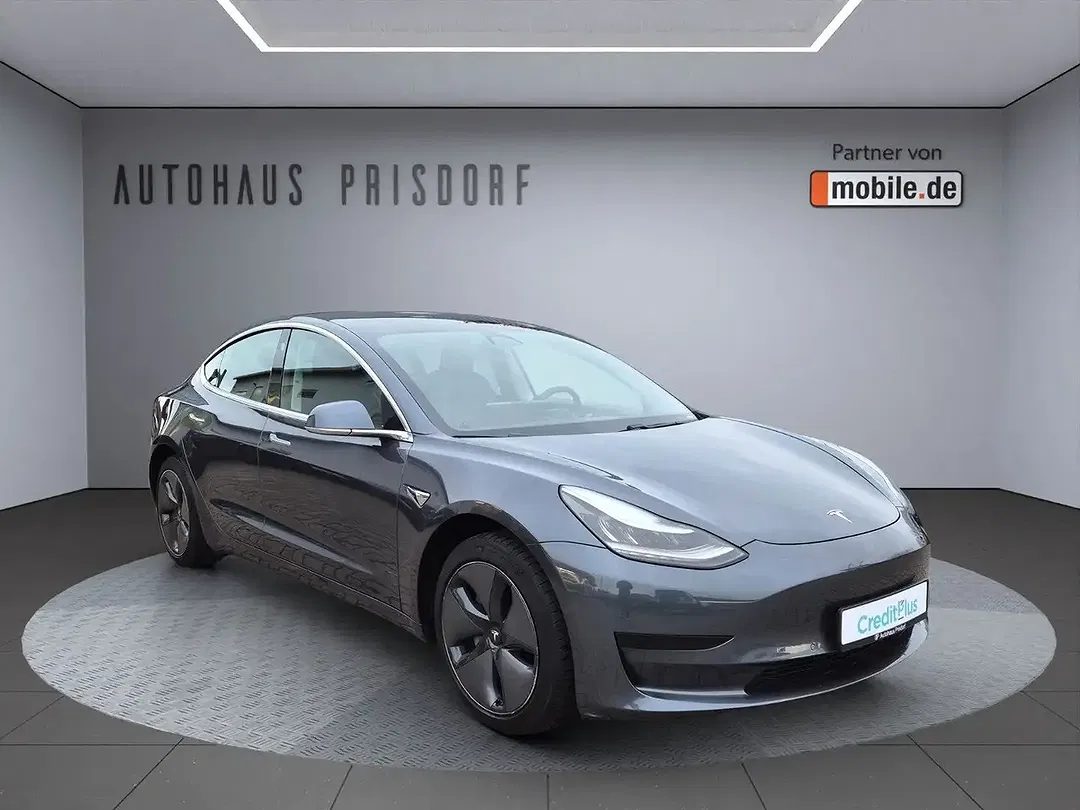 Tesla Model 3 RWD Standard Range Plus - Thumbnail 3