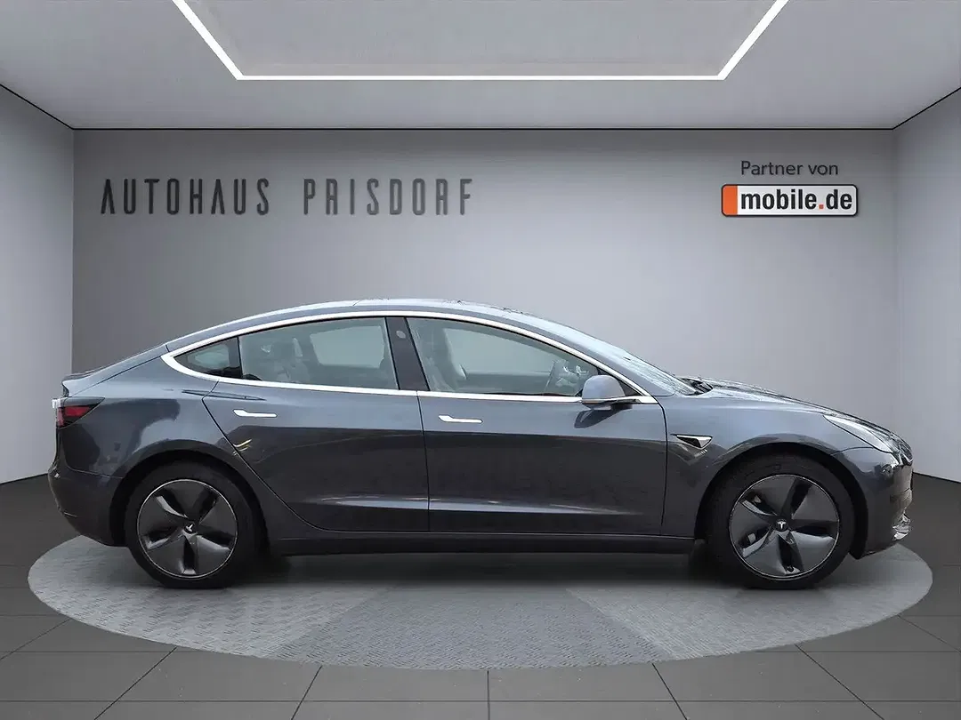 Tesla Model 3 RWD Standard Range Plus - Thumbnail 4