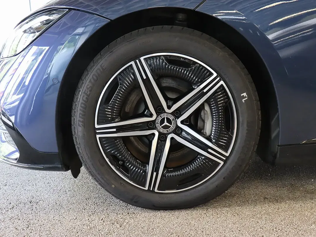 Mercedes-Benz EQE 350 4MATIC AMG - Thumbnail 8