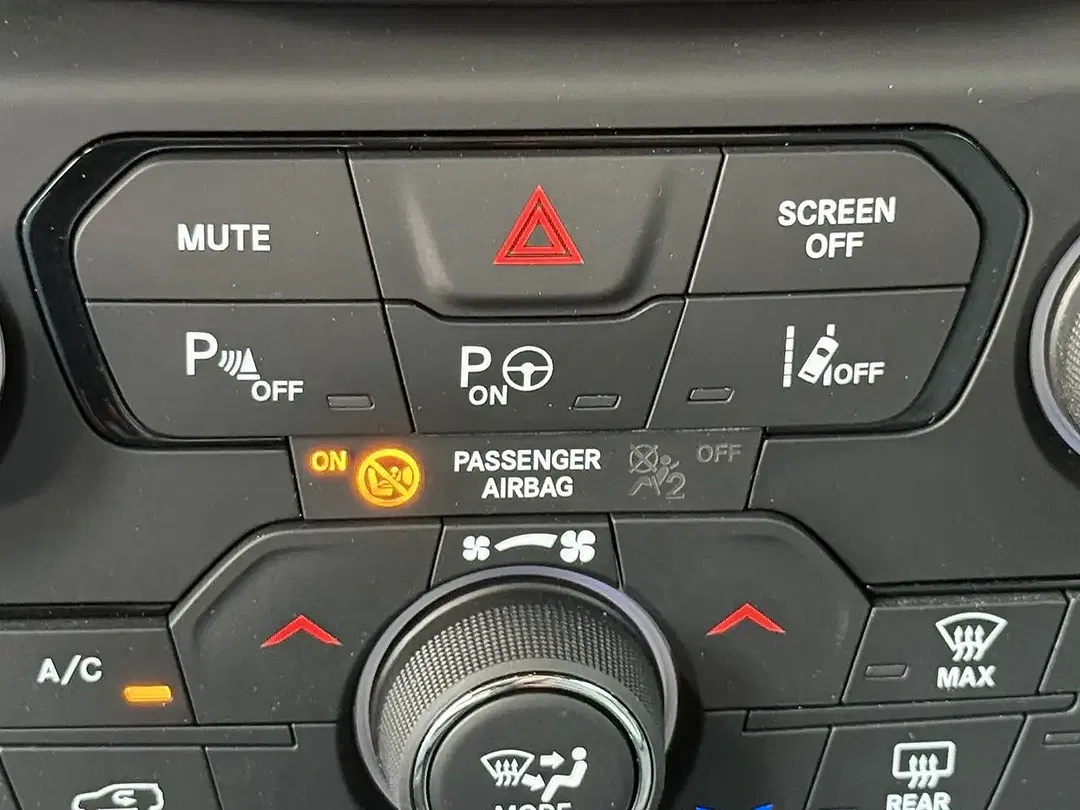 Jeep Renegade Limited - Thumbnail 17