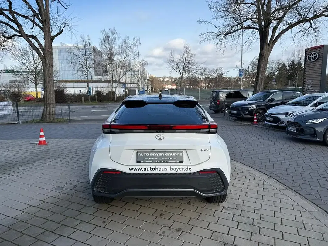 Toyota C-HR Hybrid Teamplayer - Thumbnail 5