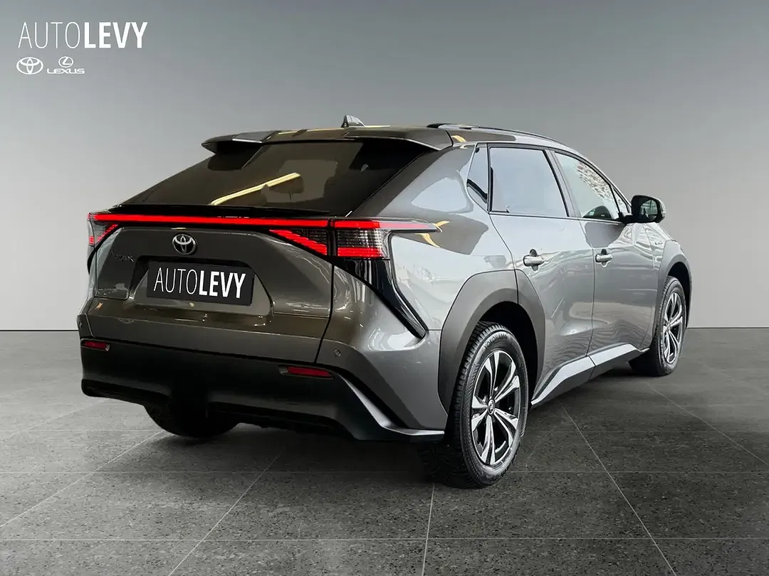 Toyota bZ4X - Thumbnail 6