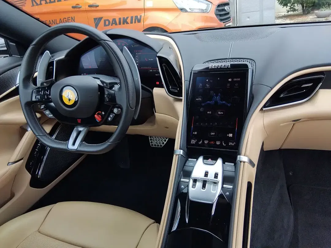 Ferrari Roma Spider - Thumbnail 11