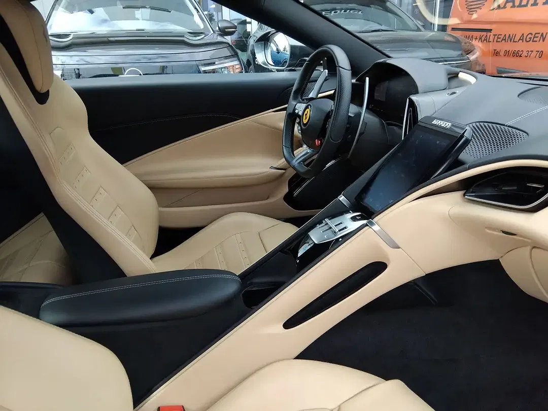 Ferrari Roma Spider - Thumbnail 12