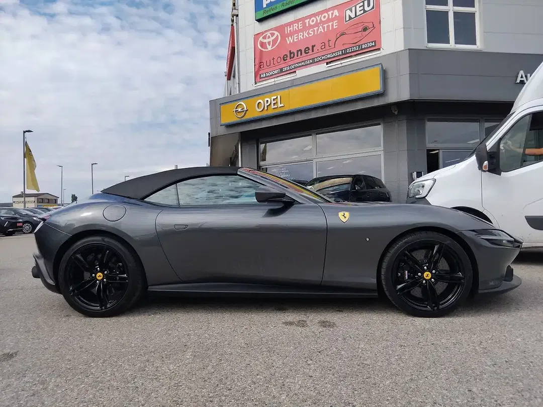 Ferrari Roma Spider - Thumbnail 3