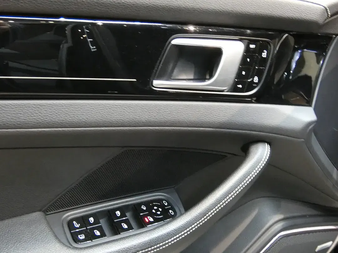 Porsche Panamera E-Hybrid 4 S/T Edition - Thumbnail 12