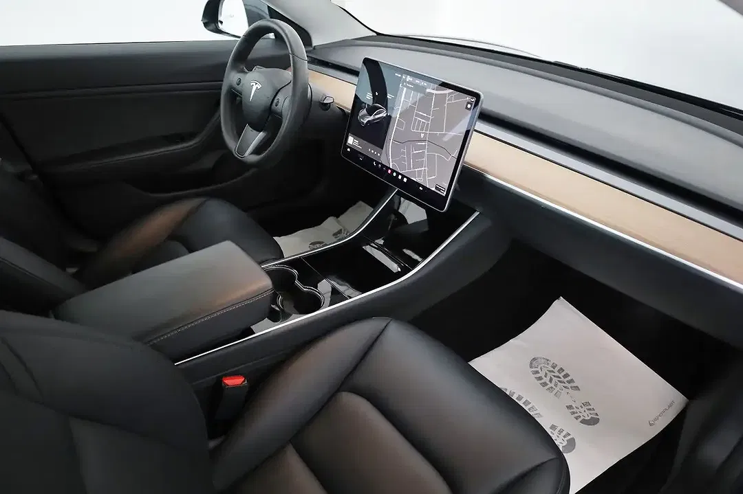 Tesla Model 3 AWD Dual Motor Long Range - Thumbnail 3