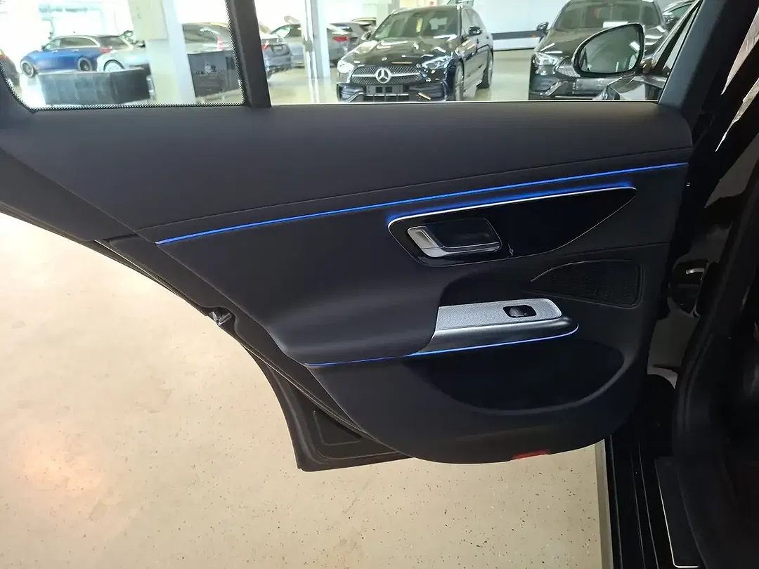 Mercedes-Benz E 300 - Thumbnail 12