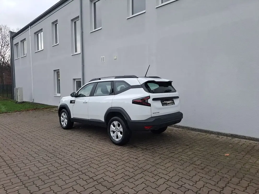 Dacia Bigster TCe MHEV Essential - Thumbnail 4