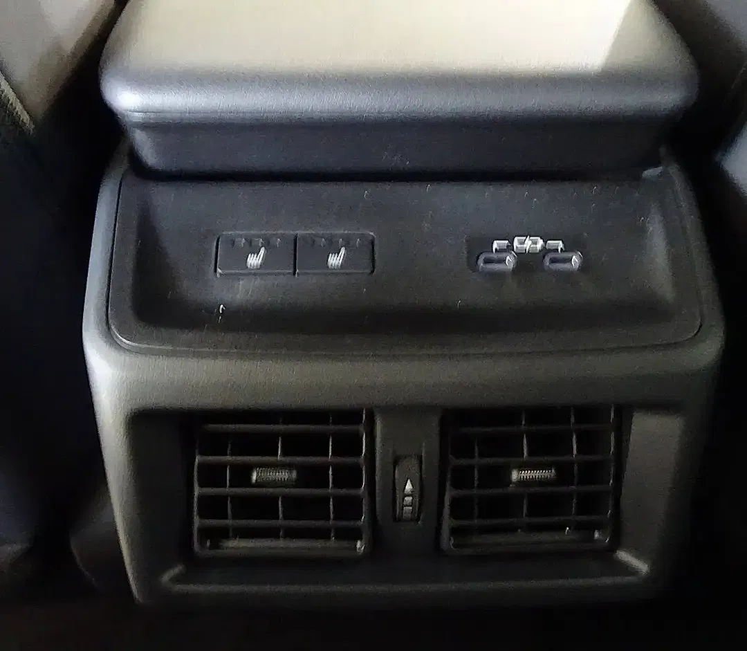 Subaru Solterra AWD Comfort - Thumbnail 14