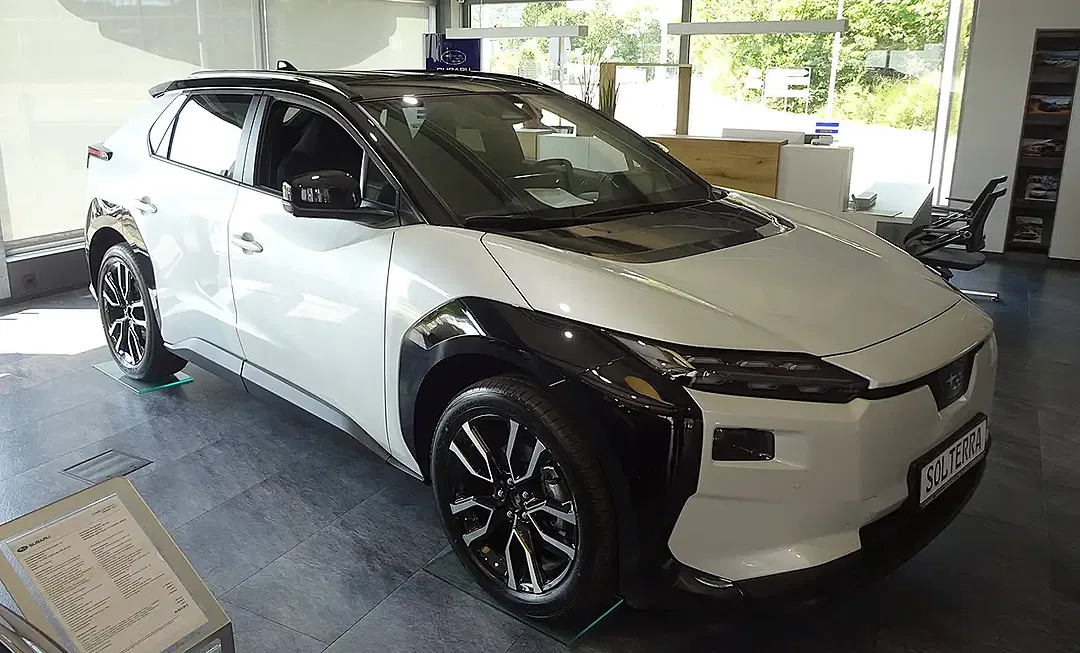 Subaru Solterra AWD Comfort - Thumbnail 3