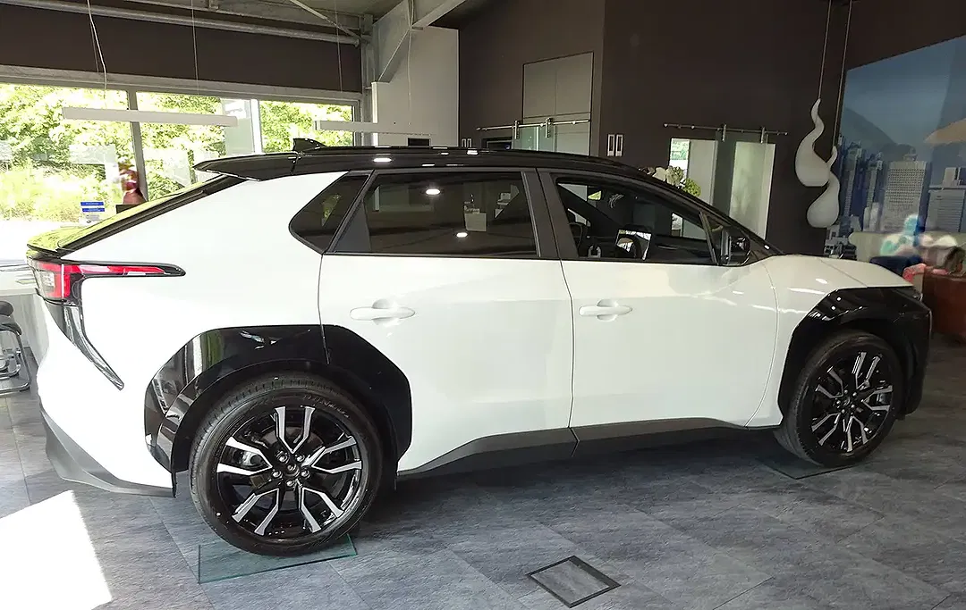 Subaru Solterra AWD Comfort - Thumbnail 6