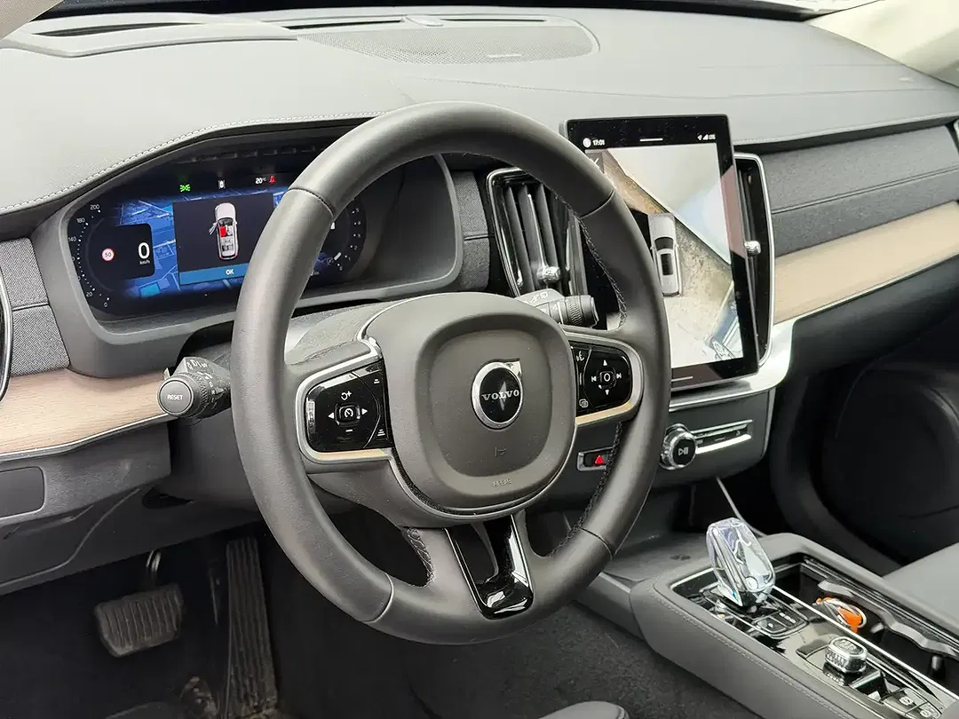 Volvo XC90 B5 AWD Plus Bright - Thumbnail 3