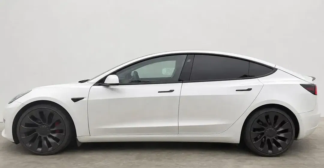 Tesla Model 3 AWD Dual Motor Performance - foto 2