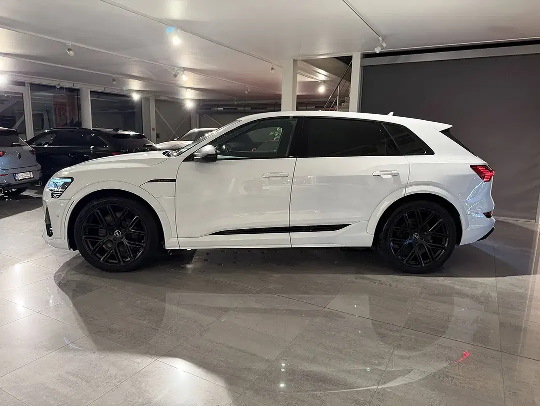 Audi SQ8 e-tron quattro RS - Thumbnail 12