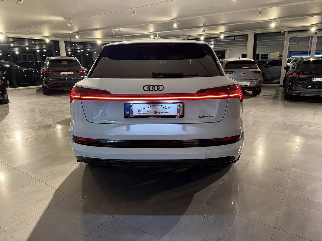 Audi SQ8 e-tron quattro RS - foto 2