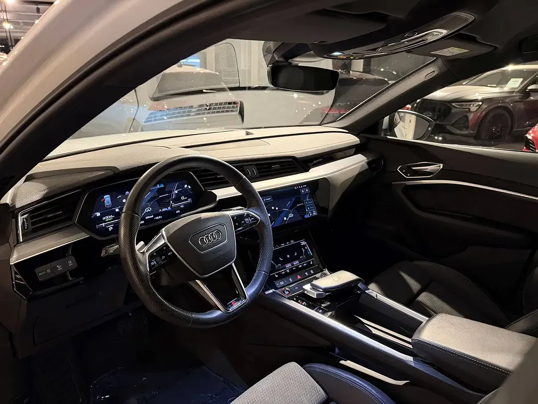 Audi SQ8 e-tron quattro RS - Thumbnail 4