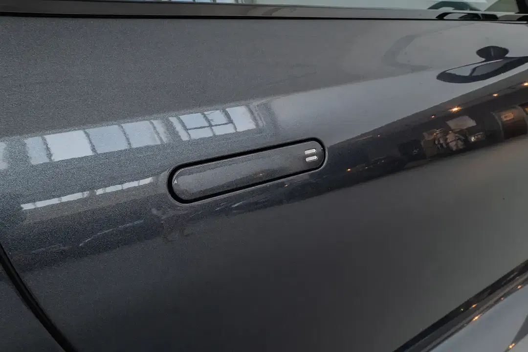 Aston Martin DBS - Thumbnail 14