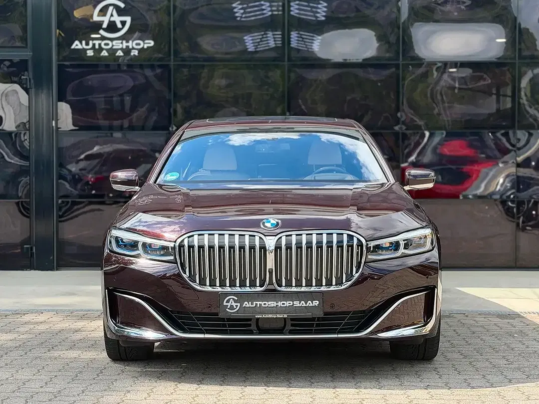 BMW 745 - Thumbnail 3