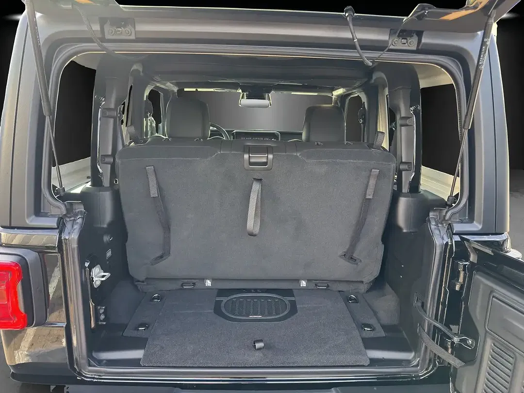 Jeep Wrangler 4x4 Rubicon Recon - Thumbnail 7