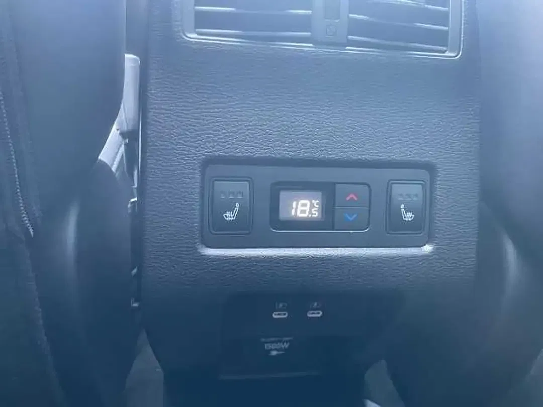 Mitsubishi Outlander 2.4 PHEV - Thumbnail 10