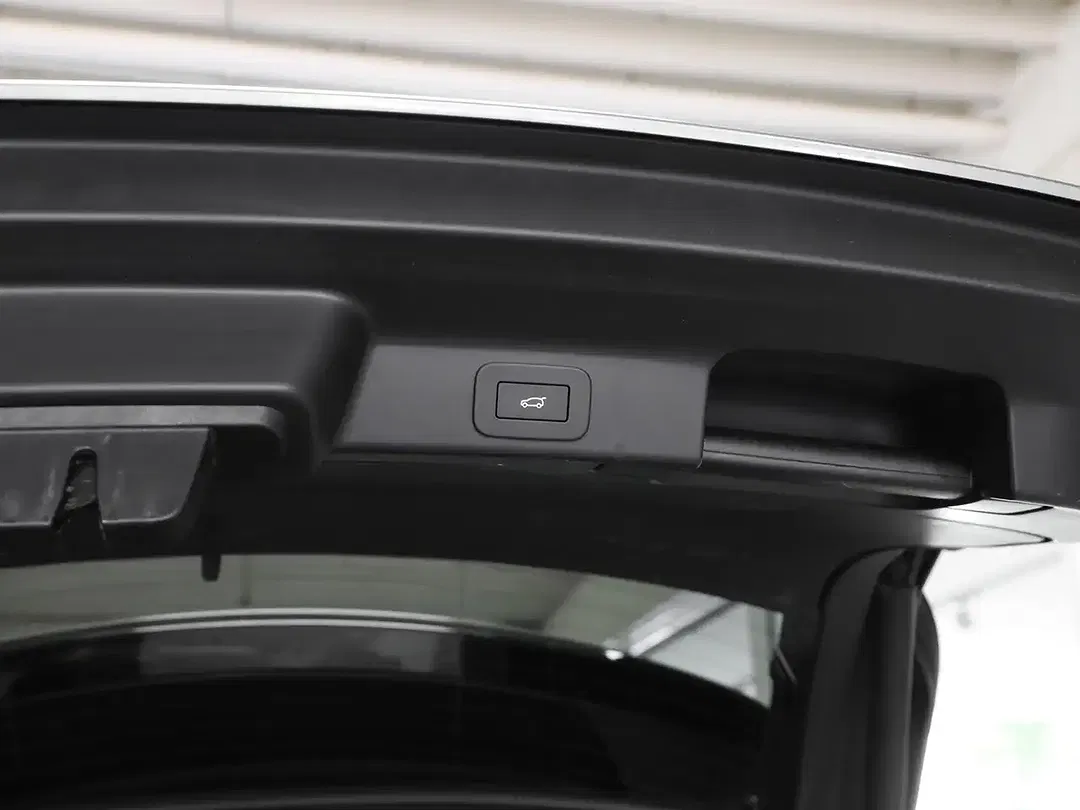 Jaguar F-Pace D200 SE - Thumbnail 11