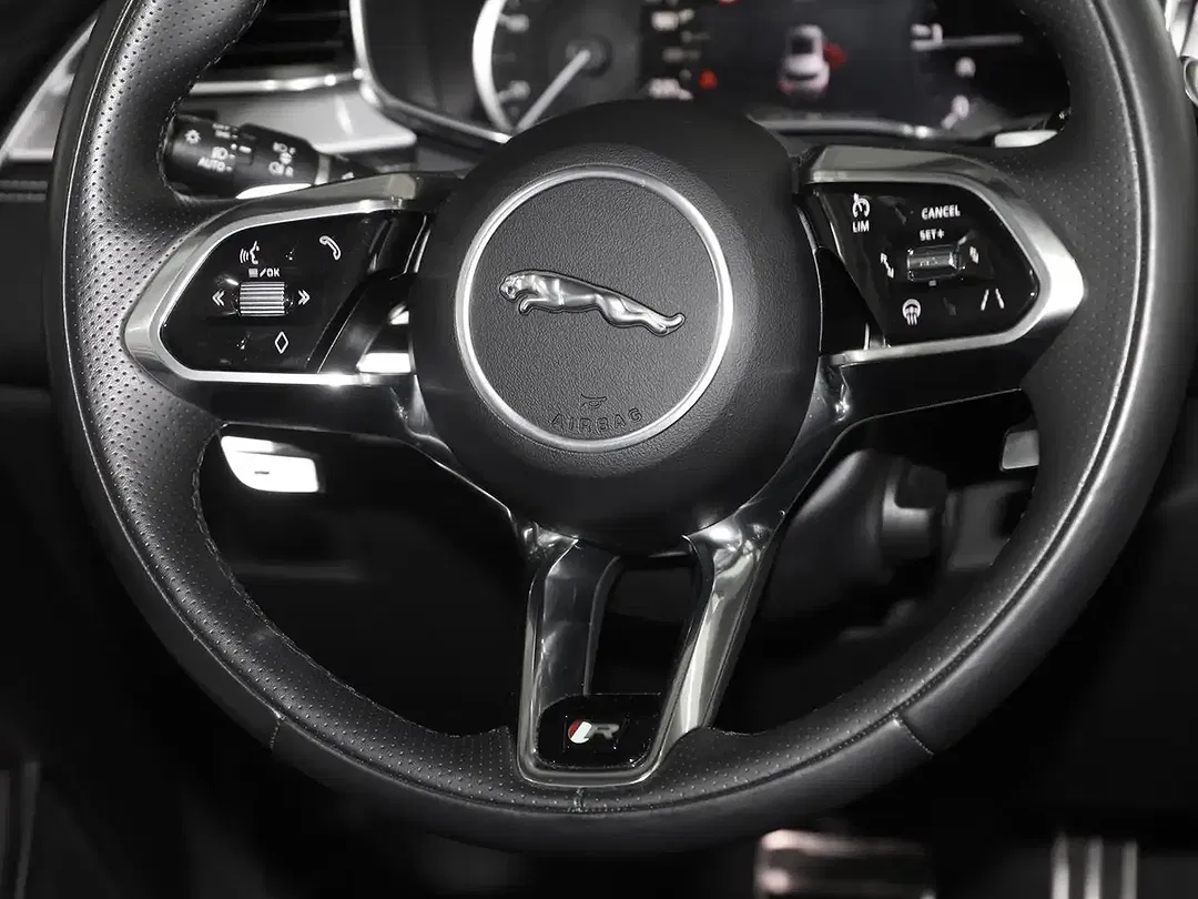 Jaguar F-Pace D200 SE - Thumbnail 13
