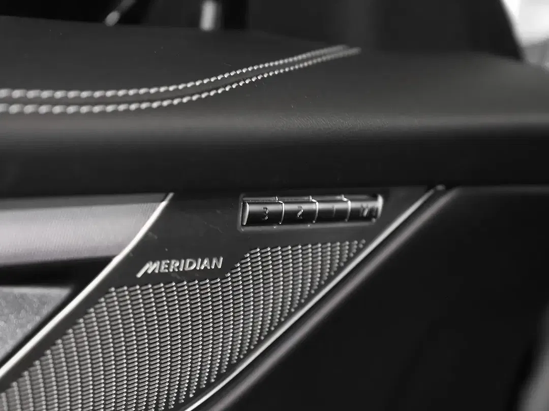 Jaguar F-Pace D200 SE - Thumbnail 14