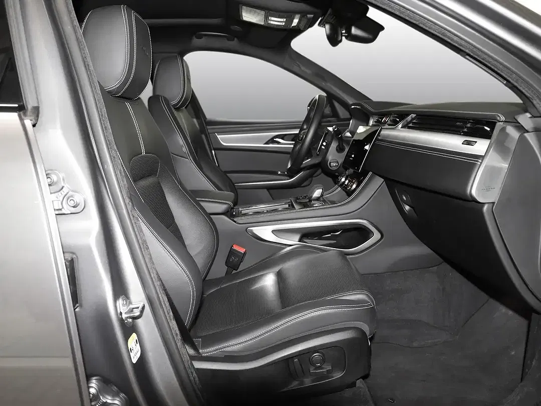 Jaguar F-Pace D200 SE - Thumbnail 4