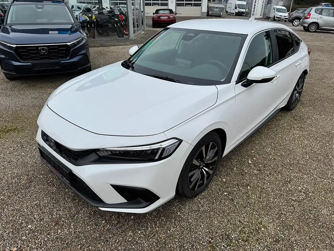 Honda Civic e:HEV Elegance - Thumbnail 3