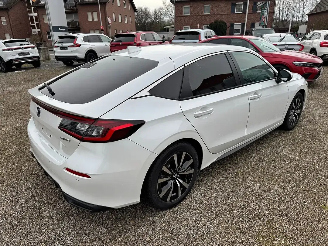 Honda Civic e:HEV Elegance - Thumbnail 4