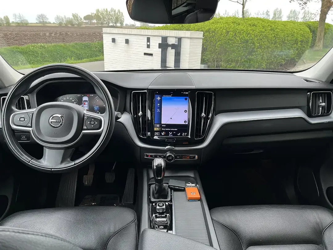 Volvo XC60 D3 2.0 Momentum - foto 2