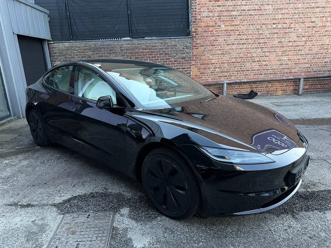 Tesla Model 3 RWD Long Range - Thumbnail 3