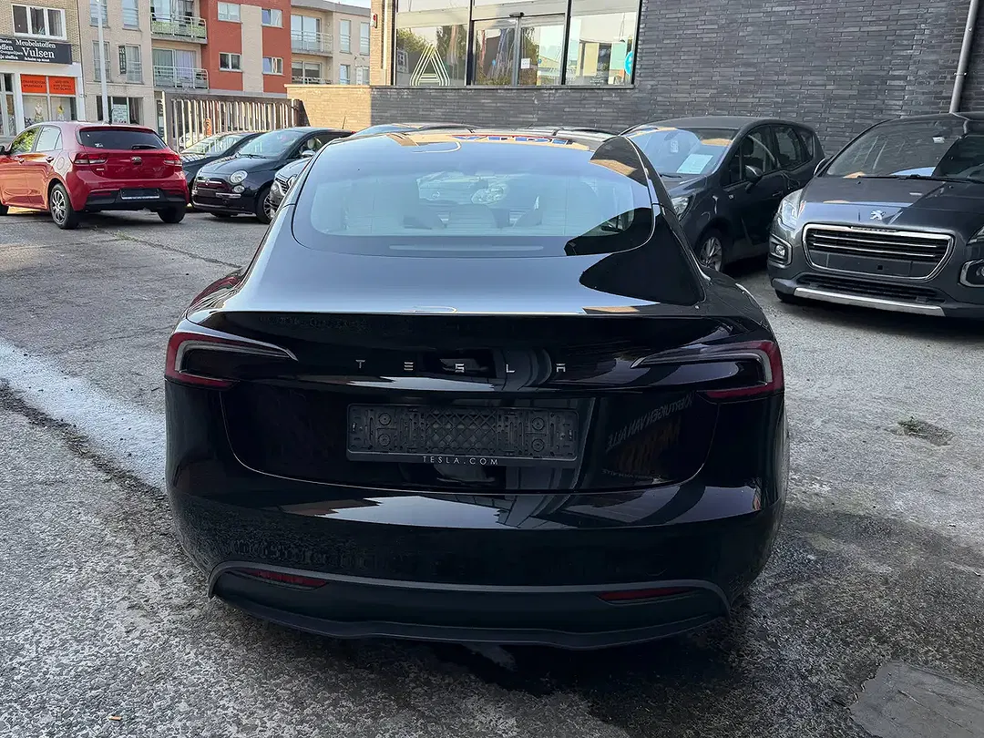 Tesla Model 3 RWD Long Range - Thumbnail 4