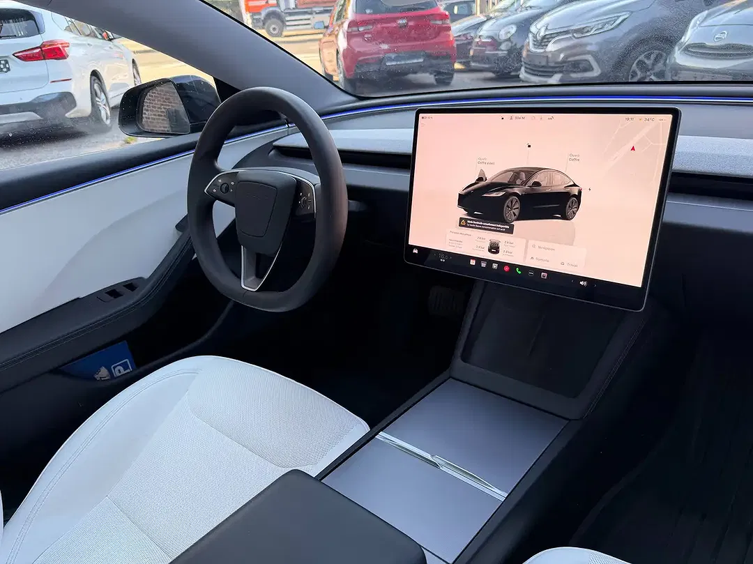 Tesla Model 3 RWD Long Range - Thumbnail 8