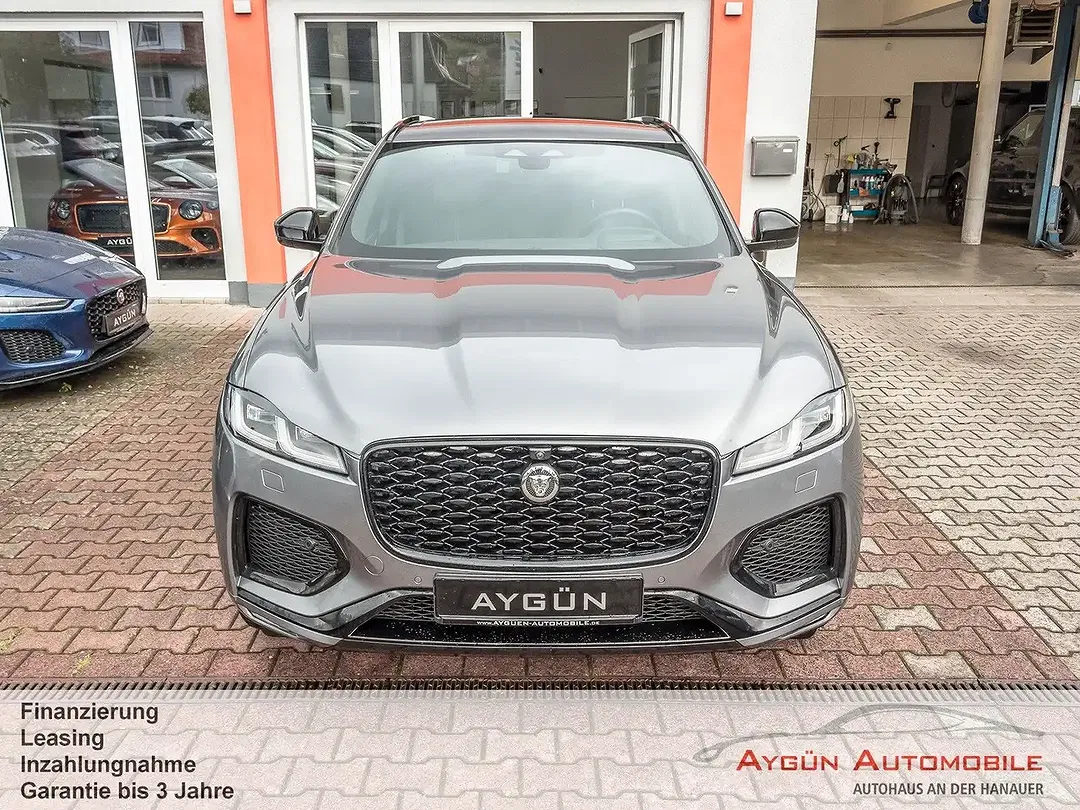 Jaguar F-Pace D300 R-Dynamic SE - Thumbnail 2