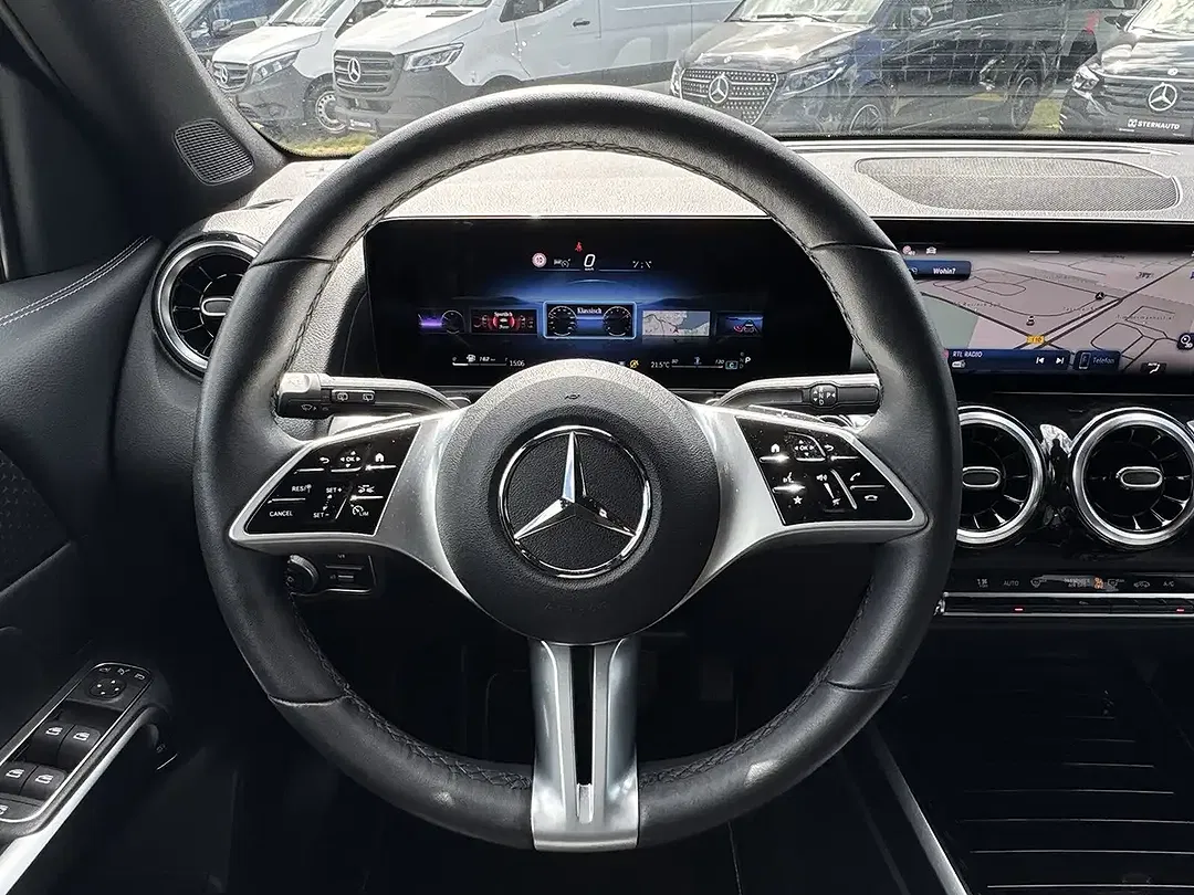 Mercedes-Benz GLB 200 - Thumbnail 12