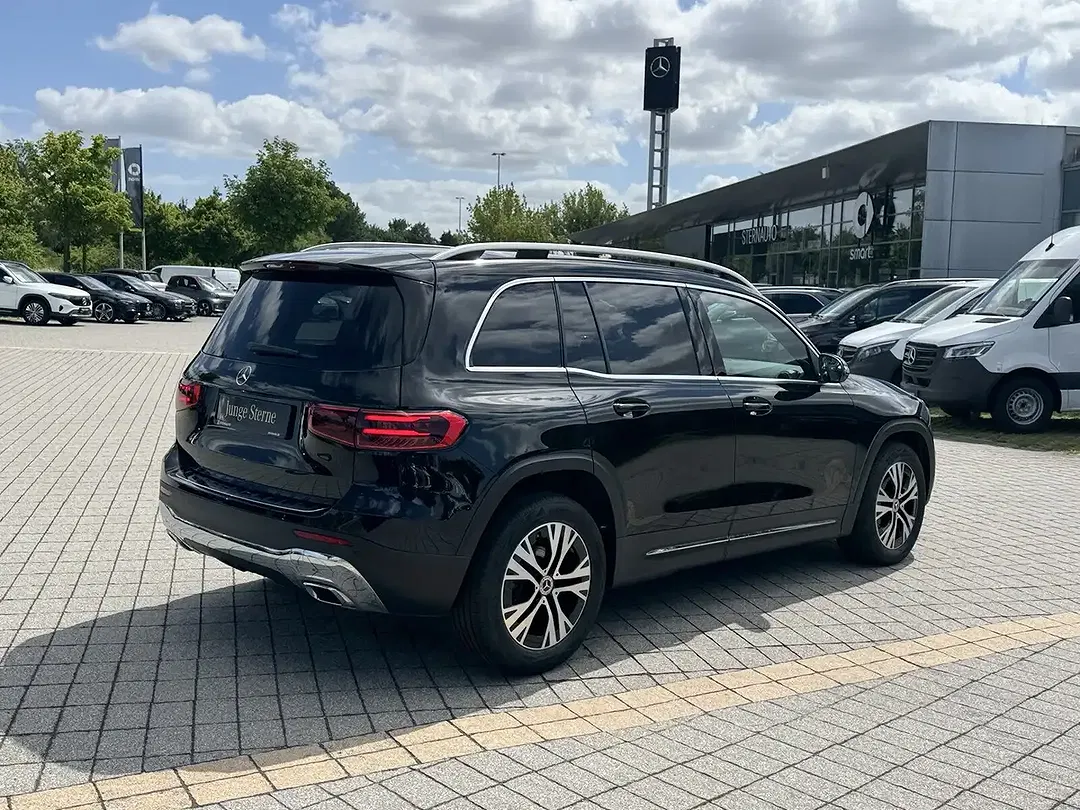 Mercedes-Benz GLB 200 - Thumbnail 3