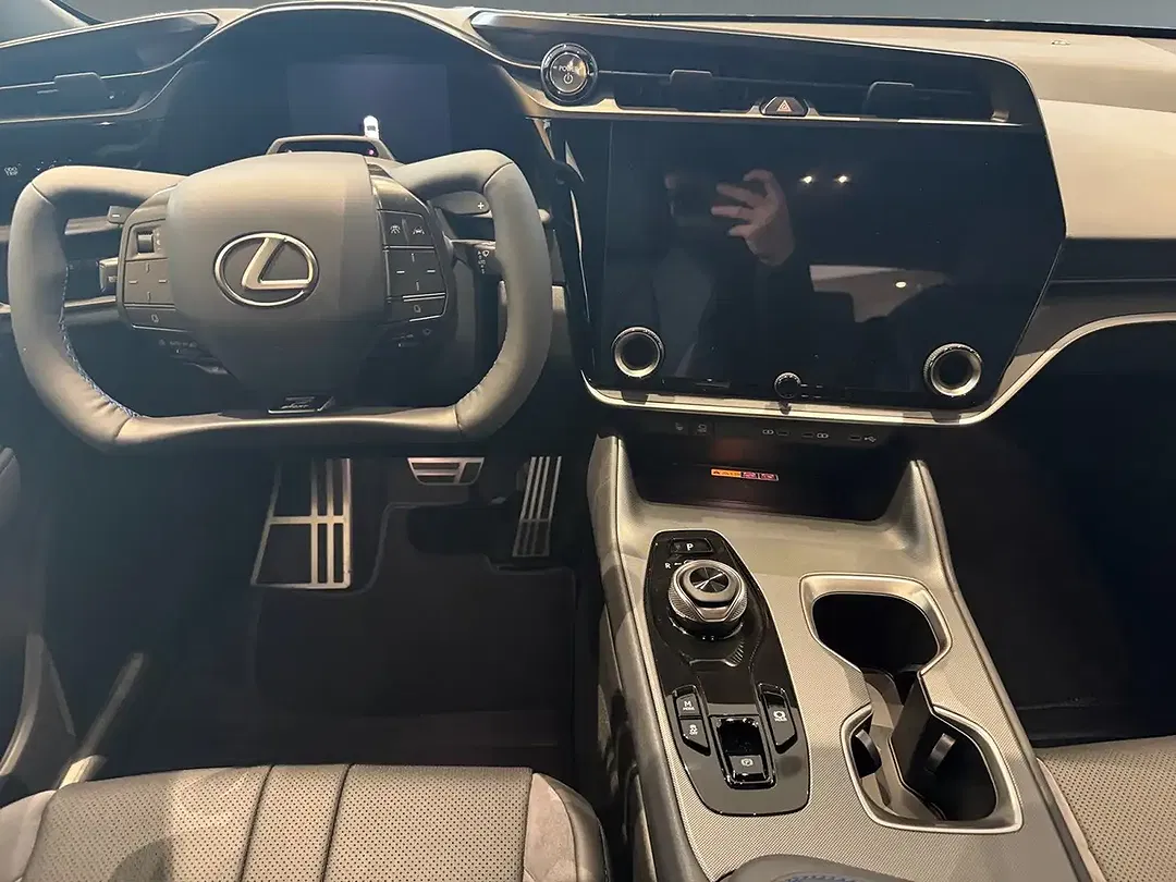 Lexus RZ F SPORT - Thumbnail 10