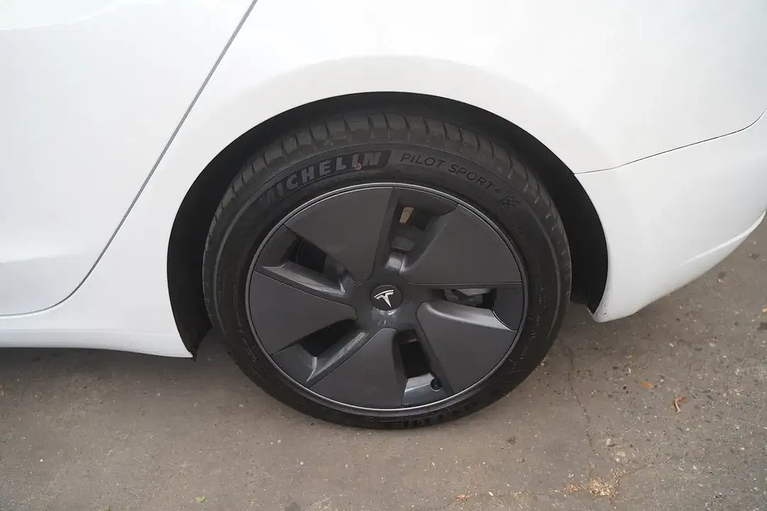 Tesla Model 3 Standard Range - Thumbnail 13