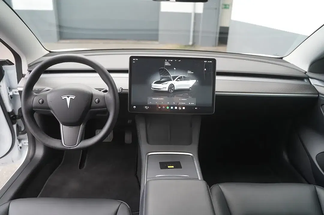 Tesla Model 3 Standard Range - foto 2