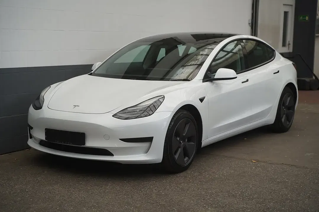 Tesla Model 3 Standard Range - Thumbnail 3