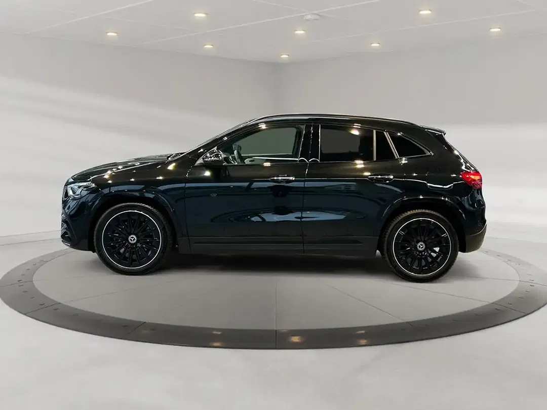 Mercedes-Benz GLA 200 AMG MBUX Night - Thumbnail 3