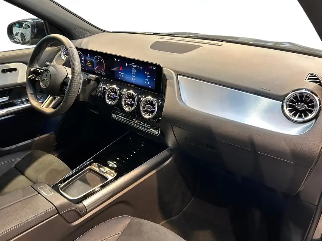 Mercedes-Benz GLA 200 AMG MBUX Night - Thumbnail 6
