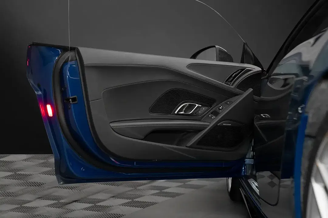 Audi R8 V10 quattro performance Coupe - Thumbnail 11