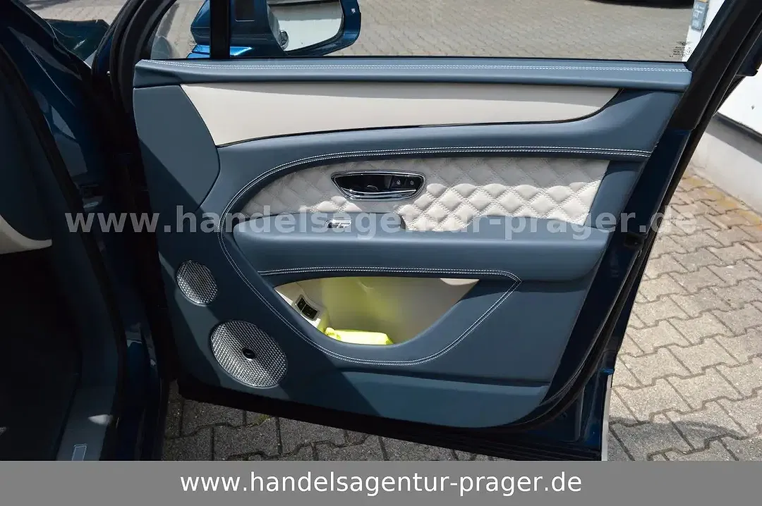 Bentley Bentayga Hybrid 4WD Azure - Thumbnail 13