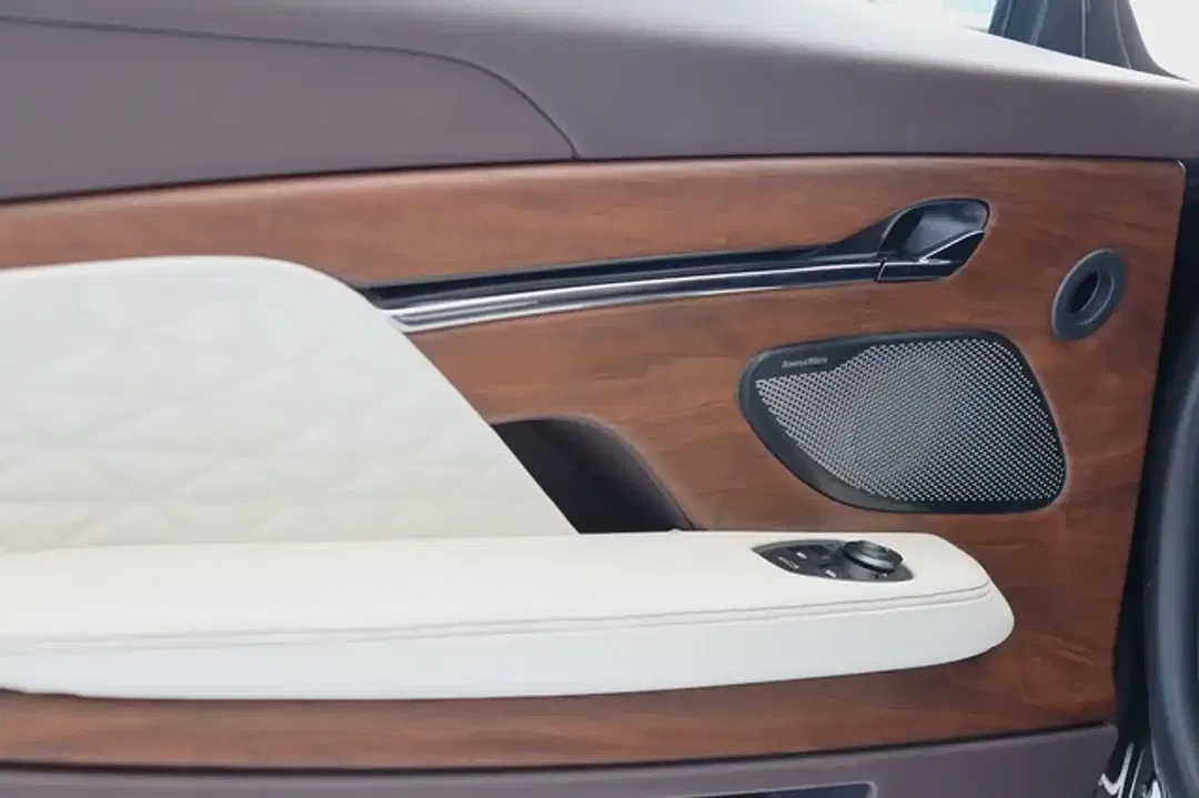 Aston Martin DB12 Coupe - Thumbnail 10