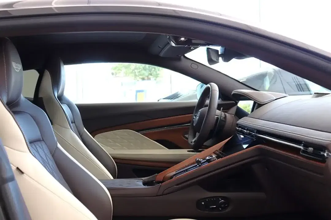Aston Martin DB12 Coupe - Thumbnail 11