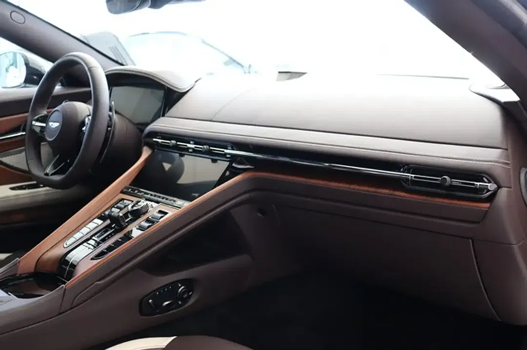 Aston Martin DB12 Coupe - Thumbnail 12